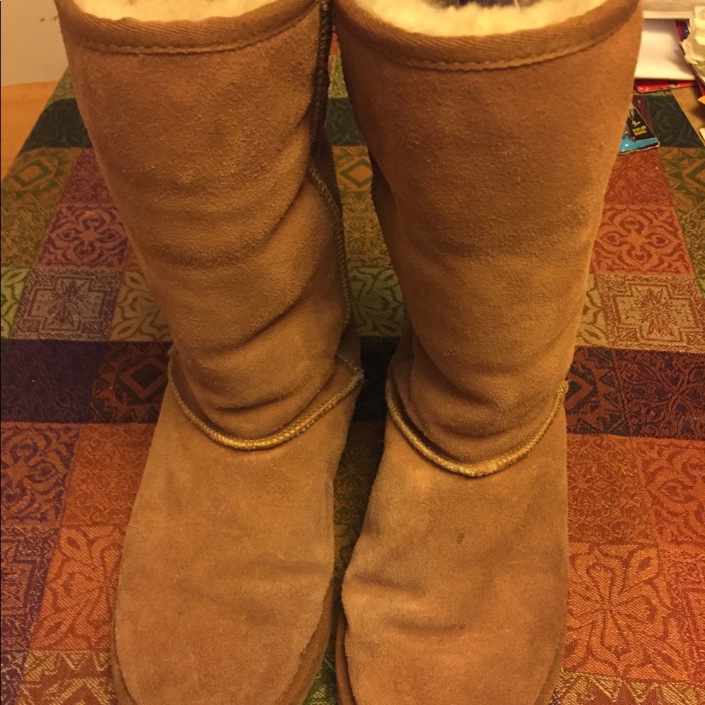 Ugg Boot - image 1
